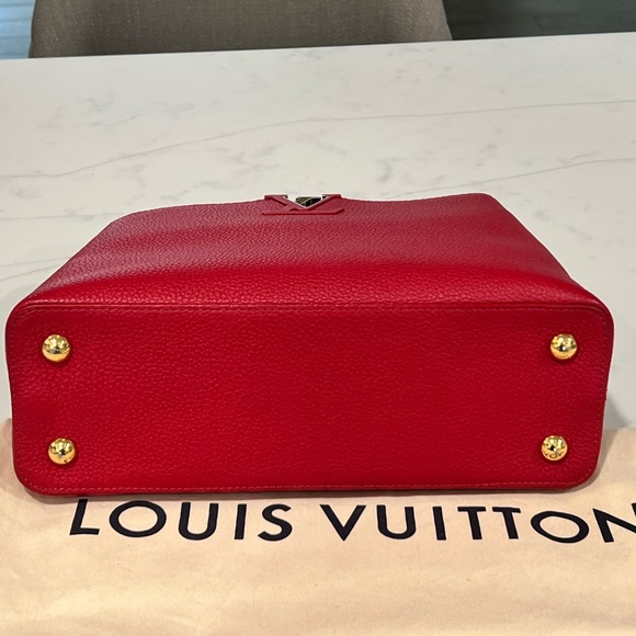 LOUIS VUITTON CAPUCINES MM Handbag - Picture 2 of 5
